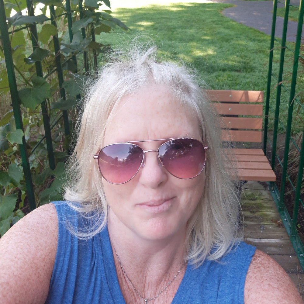 Meet your Posher, Elizabeth